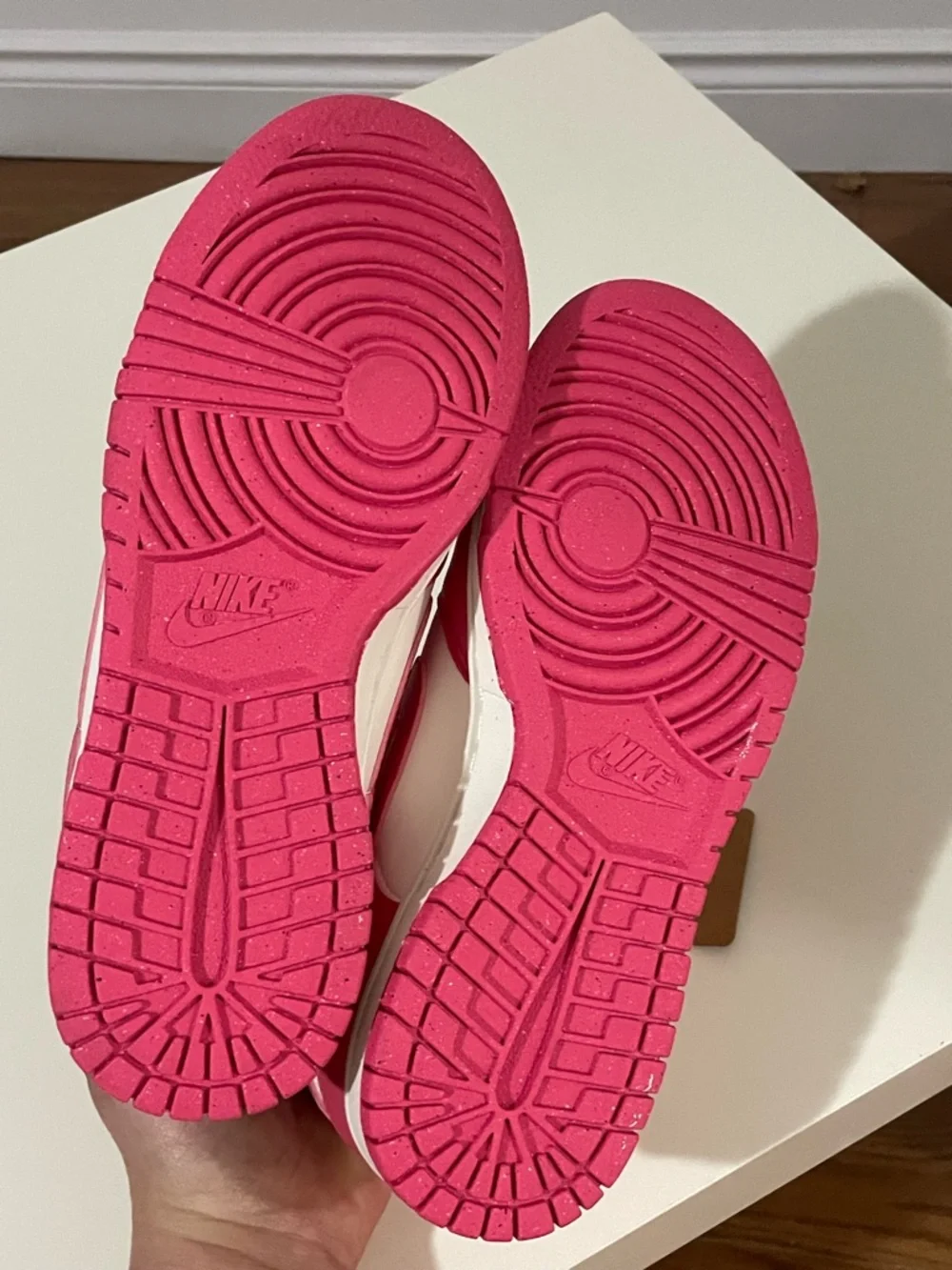Nike White and Hot Pink Low-Top Sneakers size 7.5 - Picture 4 of 5